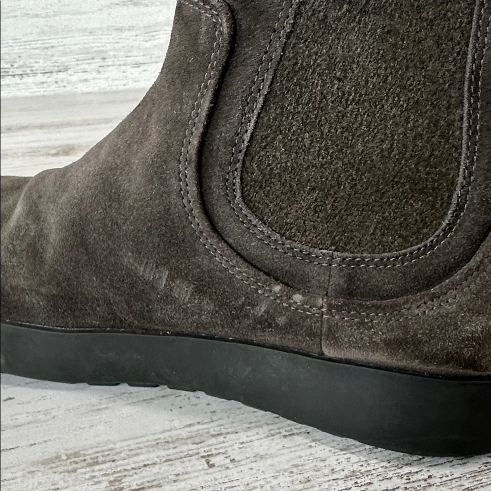 VINCE Lowell Water Repellent Suede Leather Chelsea Boots Brown 8.5